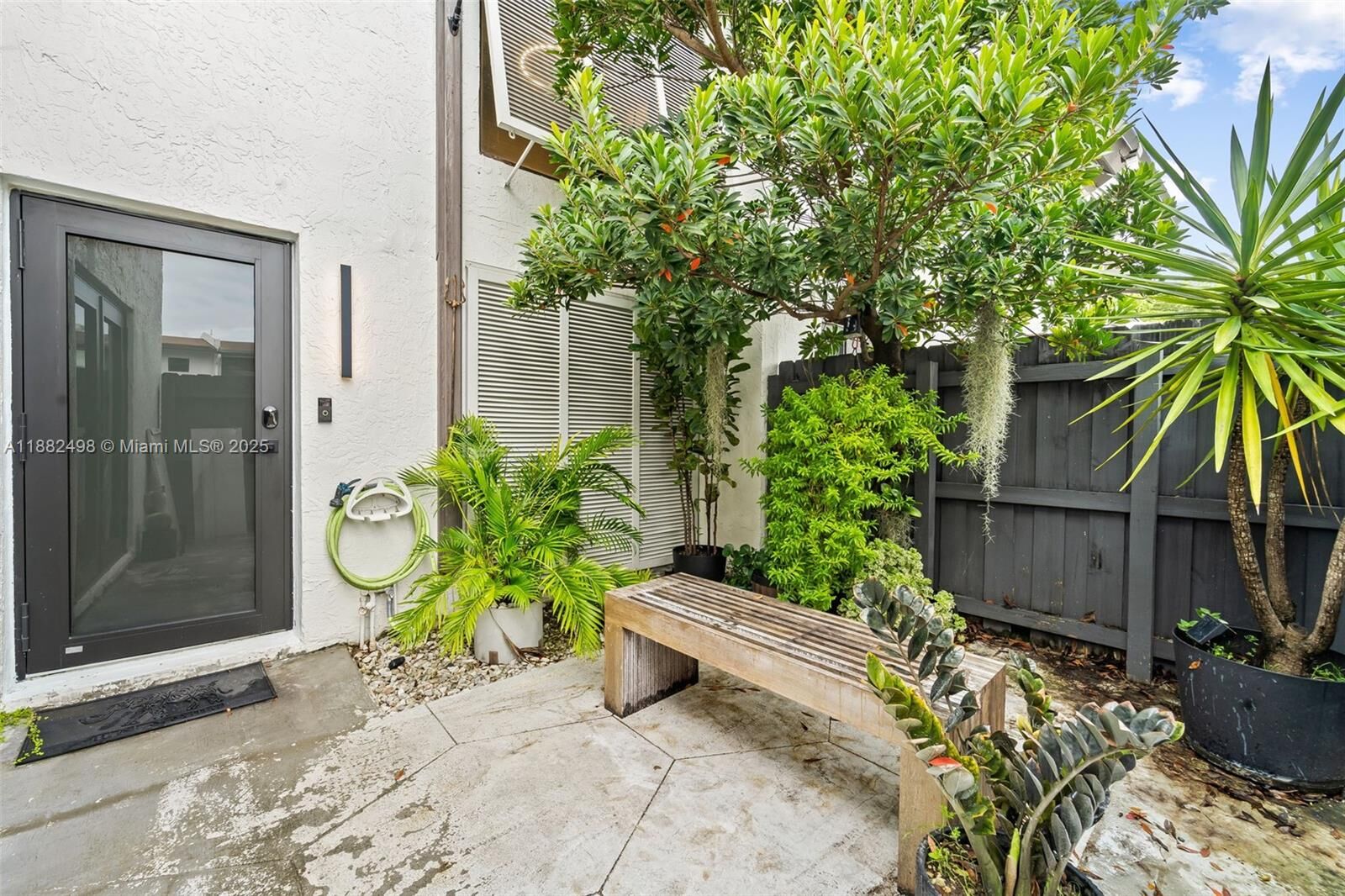 Property Photo: 11073 SW 70th Ln FL 33173