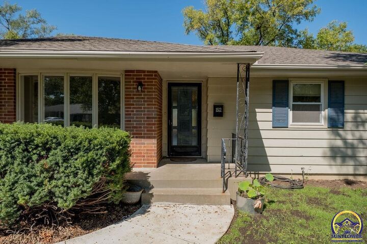 Property Photo: 1512 SW 29th Ter KS 66611