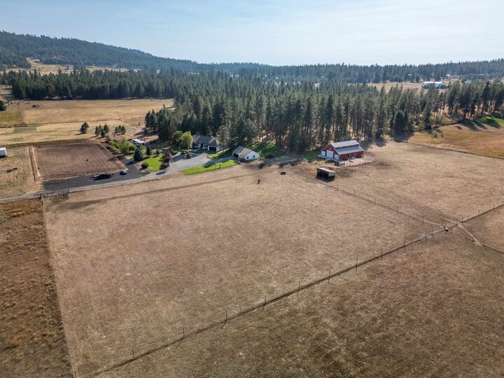Property Photo:  21411 N Spotted Rd  WA 99006 