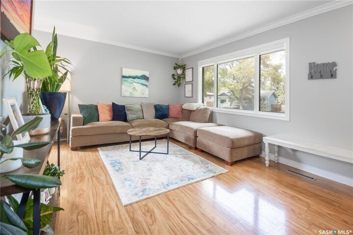 Property Photo: 733 Agnew Street SK S6V 2P2