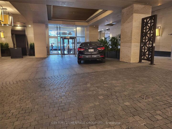 Property Photo: 188 Cumberland Street 2313 ON M5R 0B6
