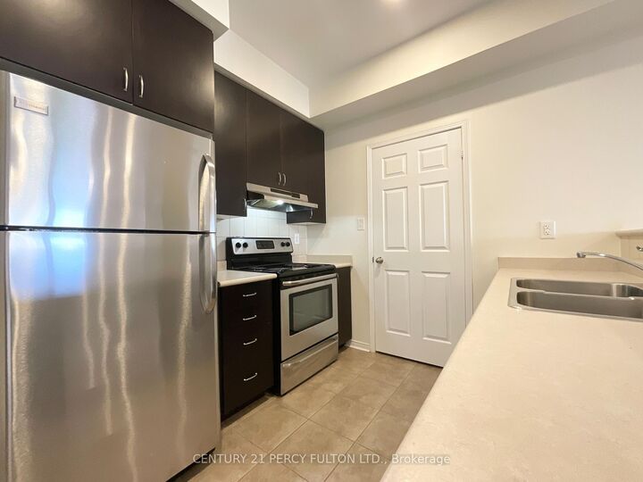 Property Photo: 3055 Thomas Street 201 ON L5M 0M4