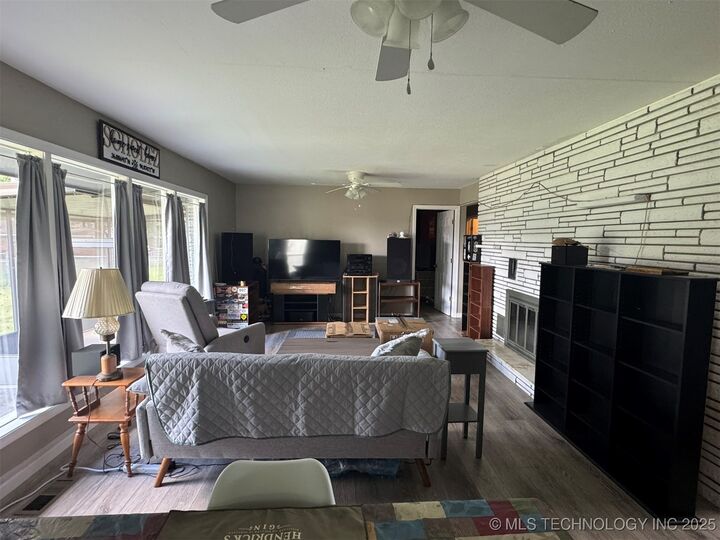 Property Photo:  1010 B St NE  OK 74354 