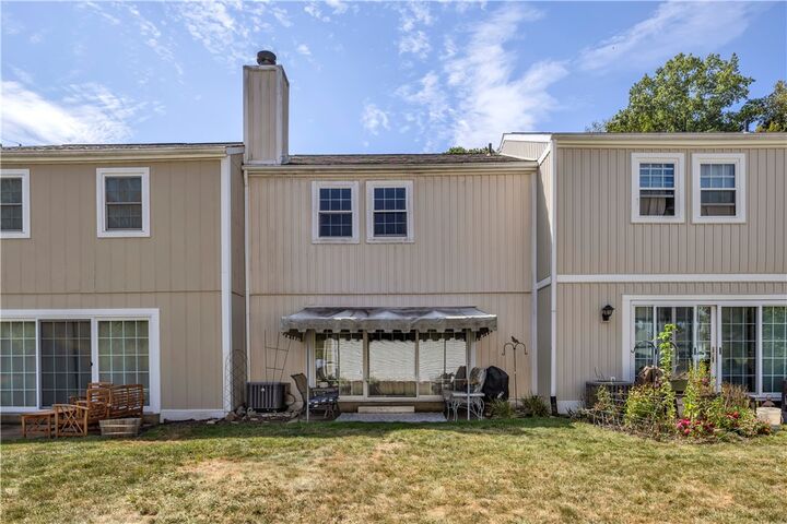 Property Photo:  68 New London Drive  PA 15139 
