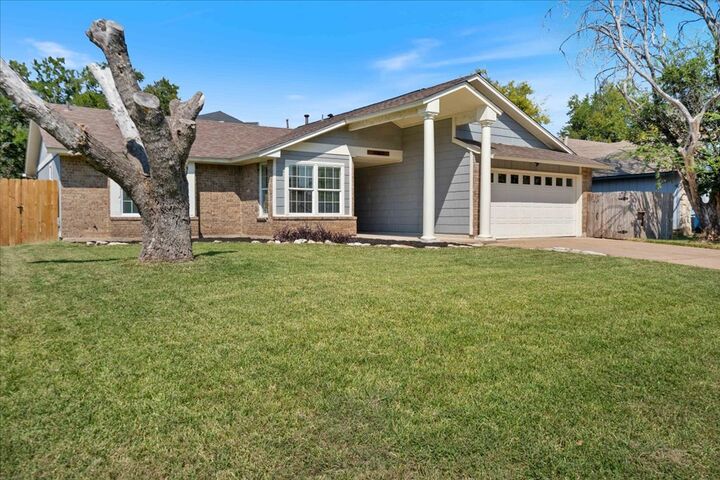 Property Photo: 11612 Tanglebriar Trail TX 78750