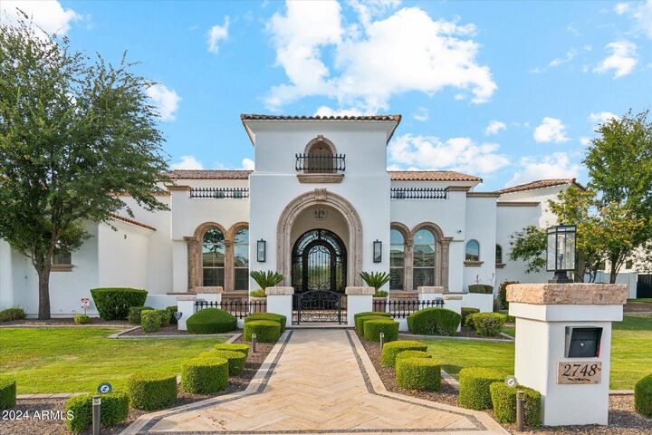 Property Photo:  2748 E Warbler Road  AZ 85297 