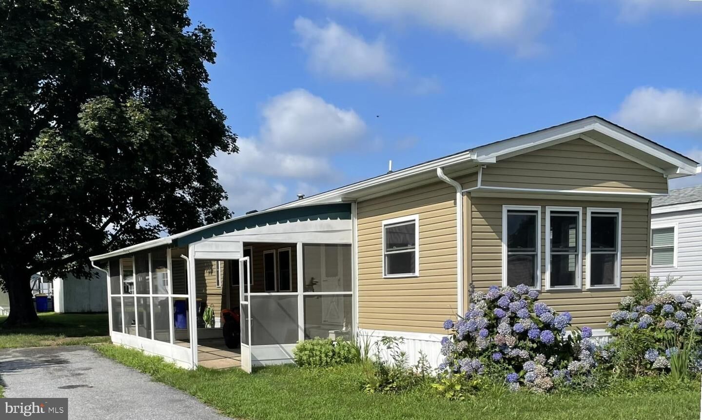 Property Photo:  37 Spinning Wheel Lane  DE 19971 