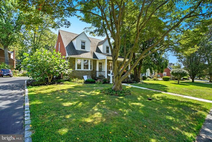 Property Photo:  979 Edgewood Drive  PA 19064 