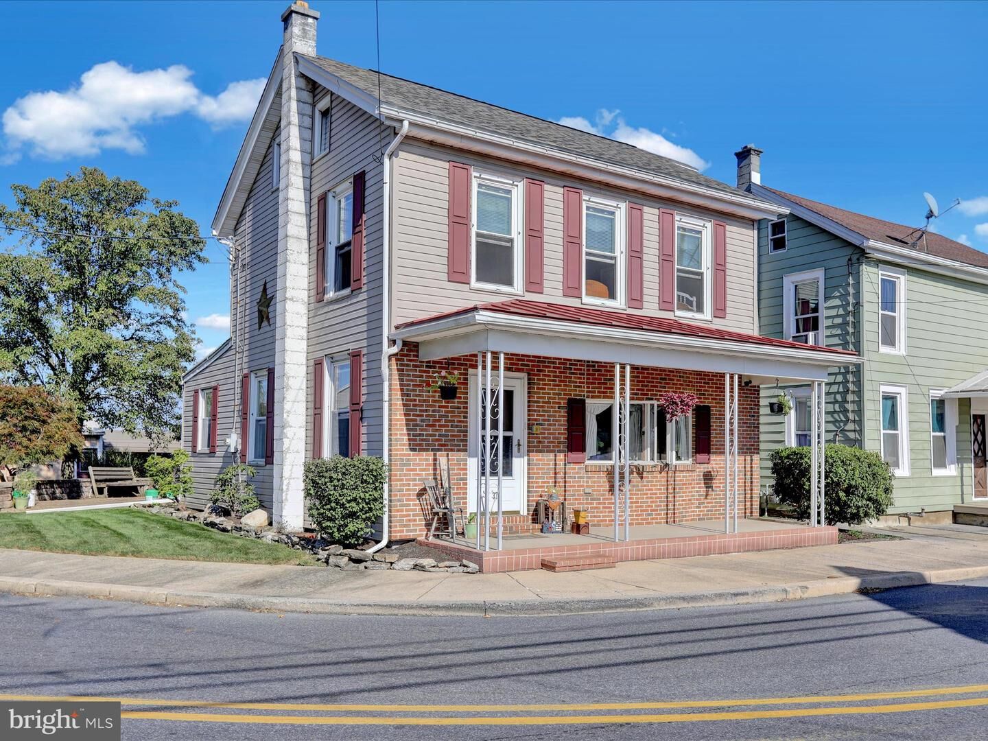 Property Photo:  37 W Main Street  PA 17087 