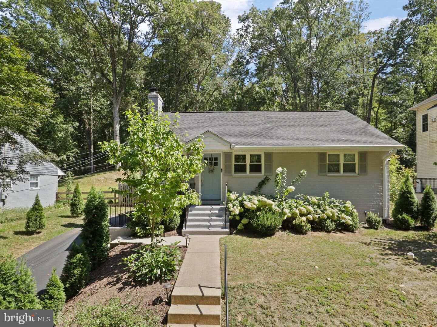 Property Photo: 7103 Valleycrest Boulevard VA 22003