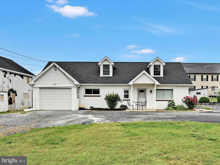 Property Photo: 6 N Kinzer Road PA 17535