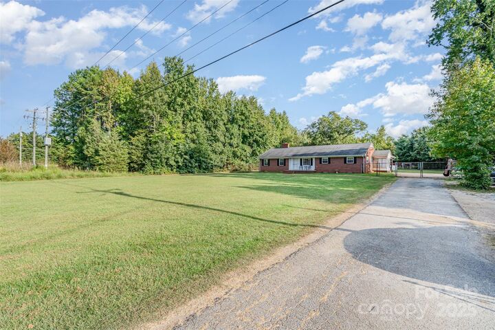 Property Photo: 2135 Nc 152 Highway W NC 28023
