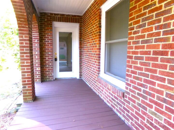 Property Photo:  1014 E Main Street  NC 28001 
