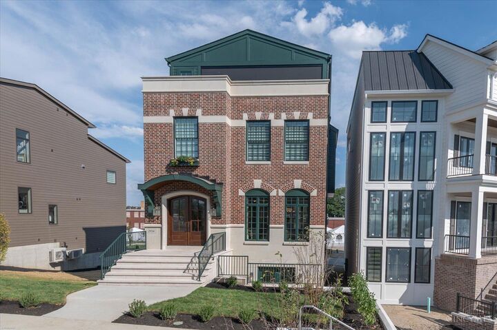 2934 Three Oaks Lane  Cincinnati OH 45209 photo