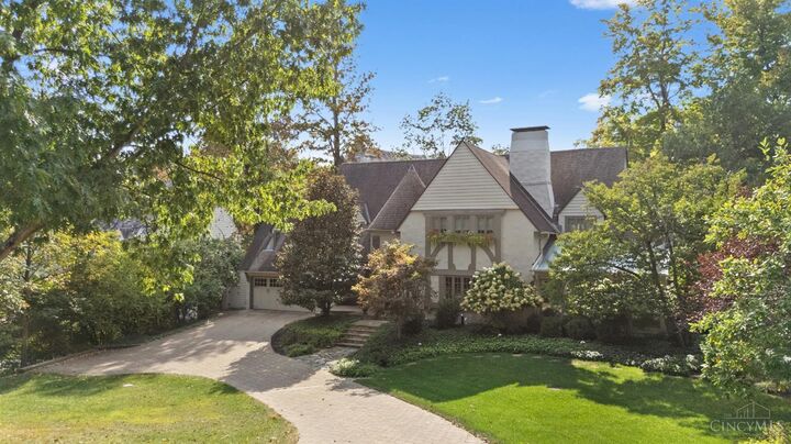 1031 E Rookwood Drive  Cincinnati OH 45208 photo