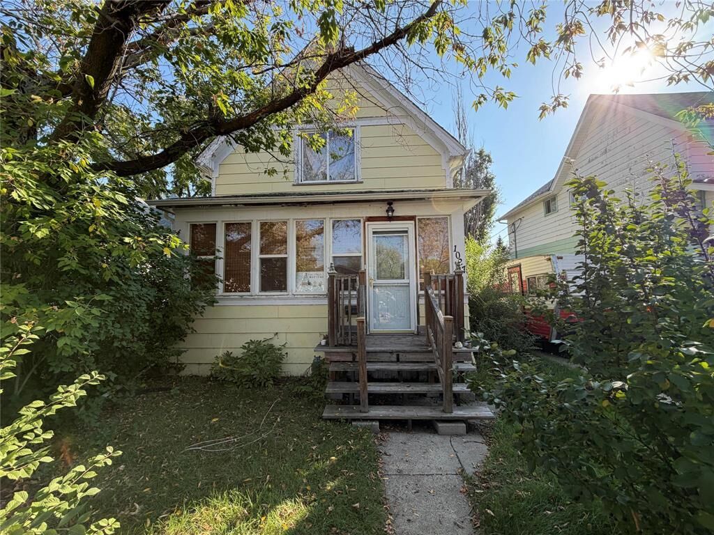 Property Photo:  1027 8th Street  MB R7A 3Y8 