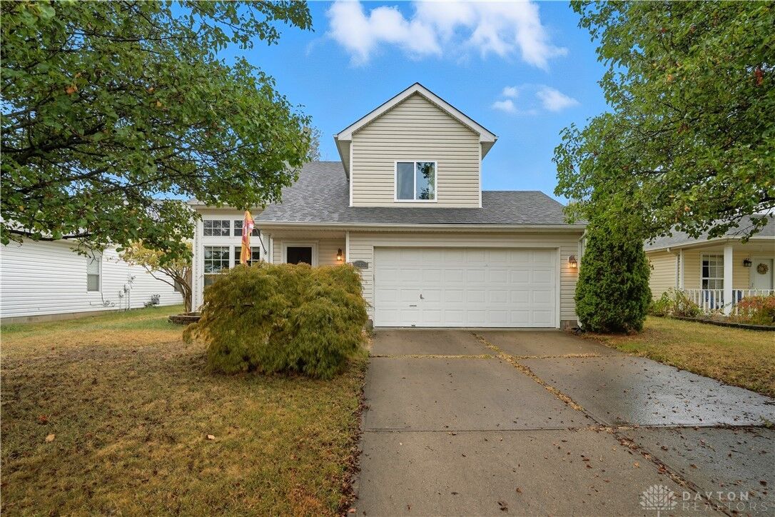 Property Photo:  807 Somerset Court  OH 45067 