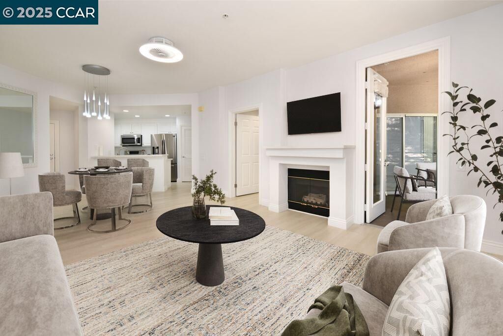 Property Photo:  180 Caldecott Ln 108  CA 94618 