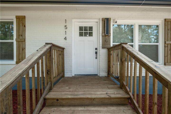 Property Photo: 1514 Peachcrest Road GA 30032