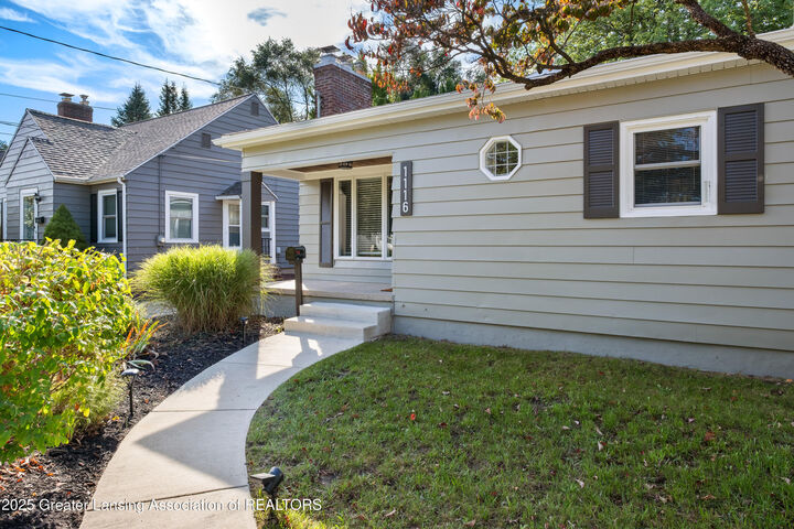 Property Photo:  1116 NE Kelsey Street  MI 49505 