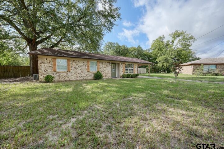 Property Photo:  1215 Summit Heights  TX 75771 