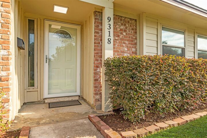 Property Photo:  9318 Twin Hills Drive  TX 77031 