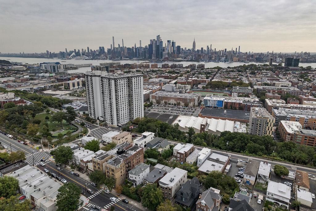 Property Photo:  642 Palisade Ave 4  NJ 07307 