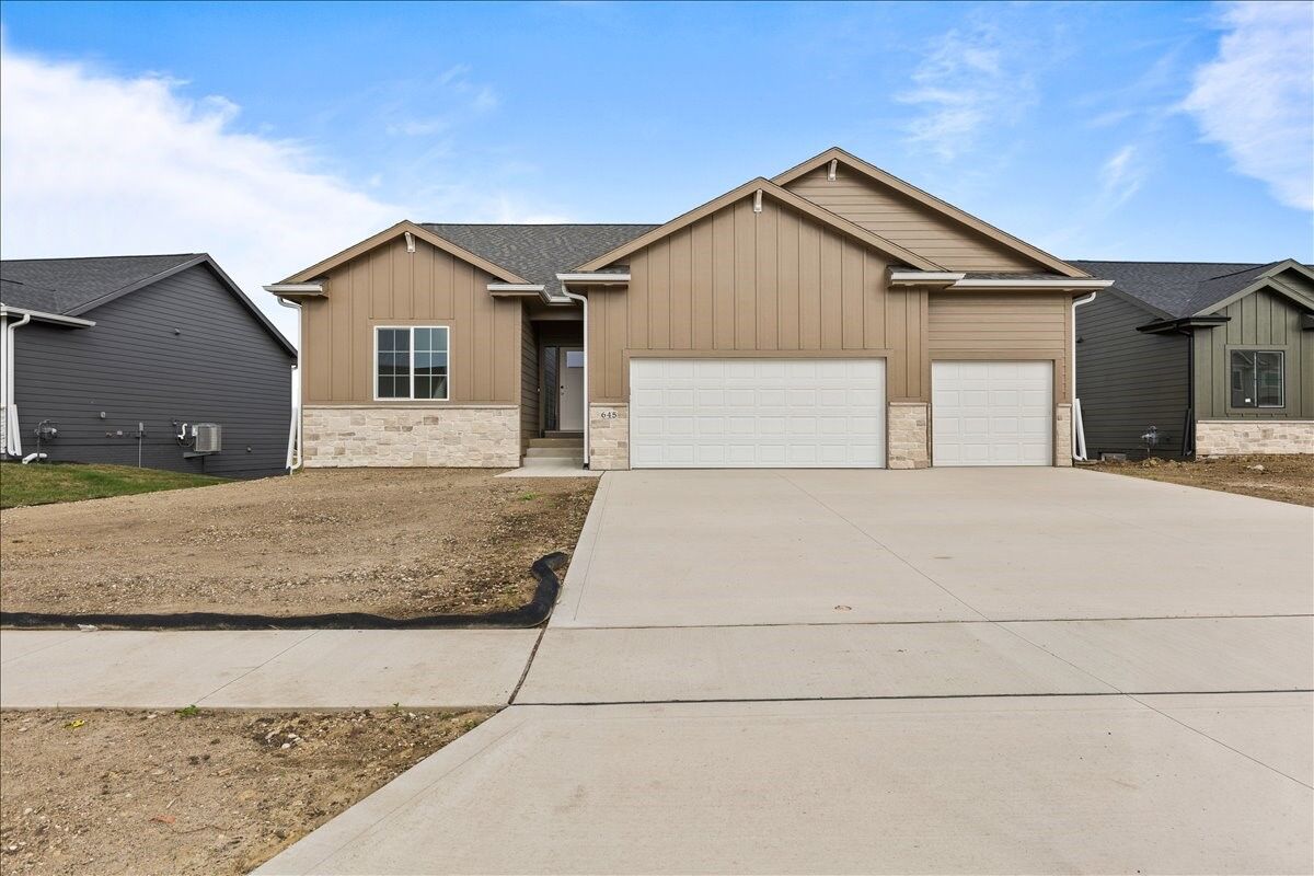 Property Photo:  645 NW Rosemont Drive  IA 50263 
