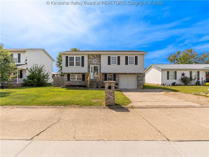 105 Hampton Lane  Hurricane WV 25526 photo