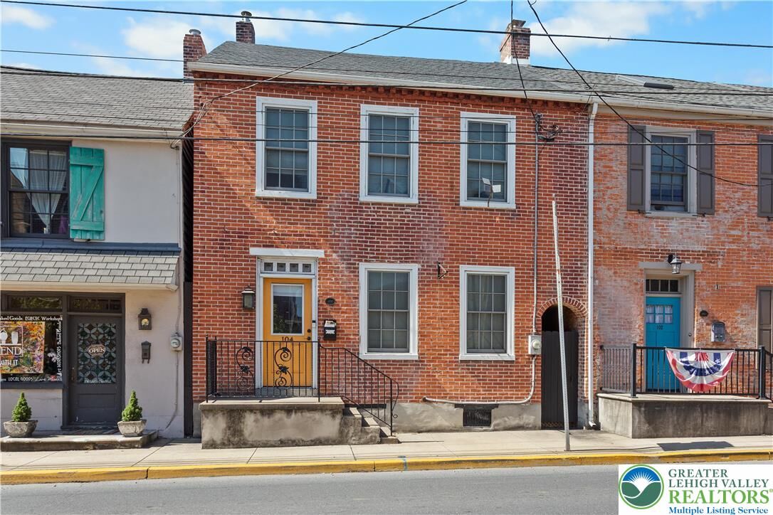 Property Photo:  104 Chestnut  PA 18014 