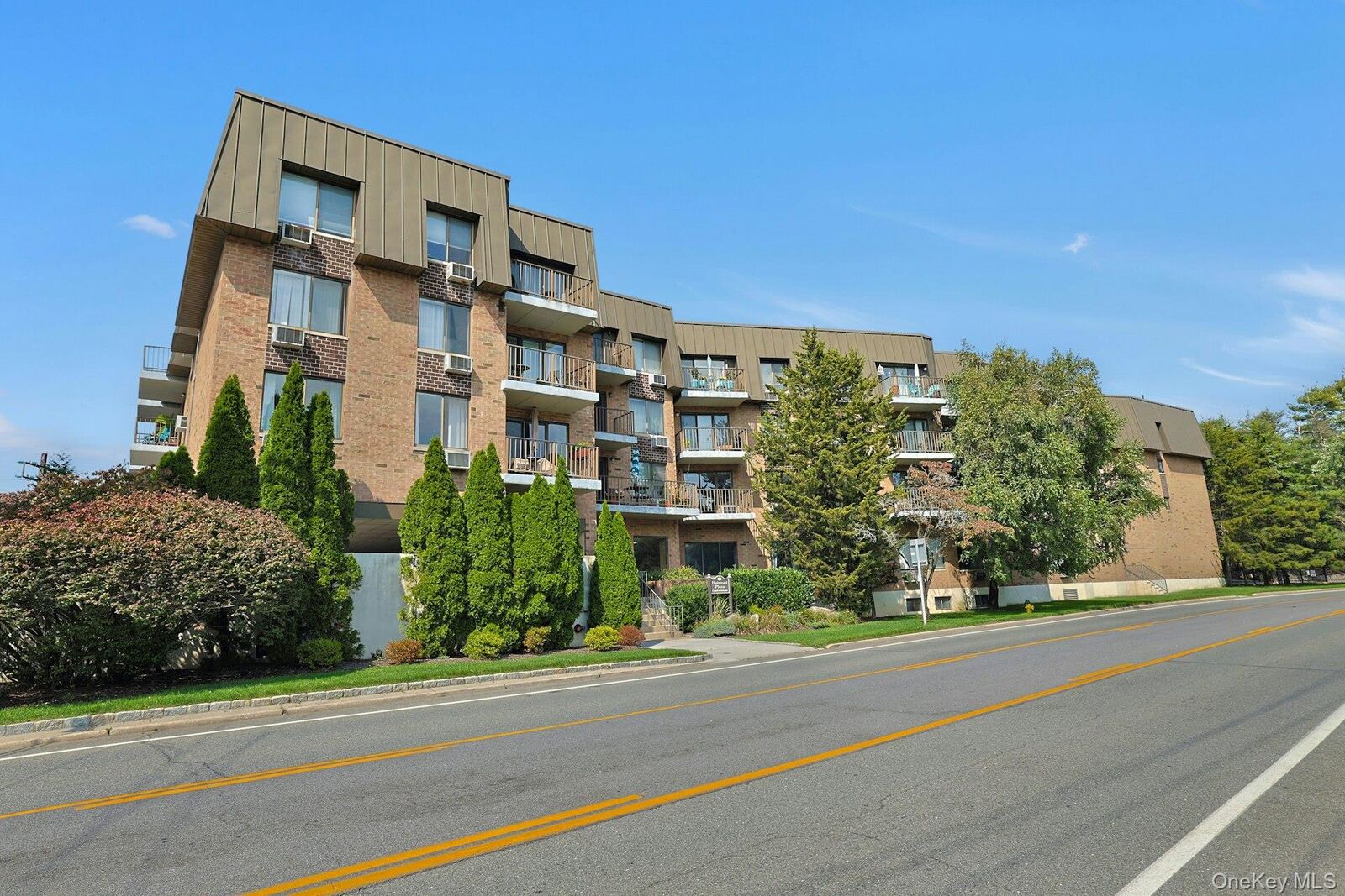 Property Photo:  560 Halstead Avenue 2E  NY 10528 