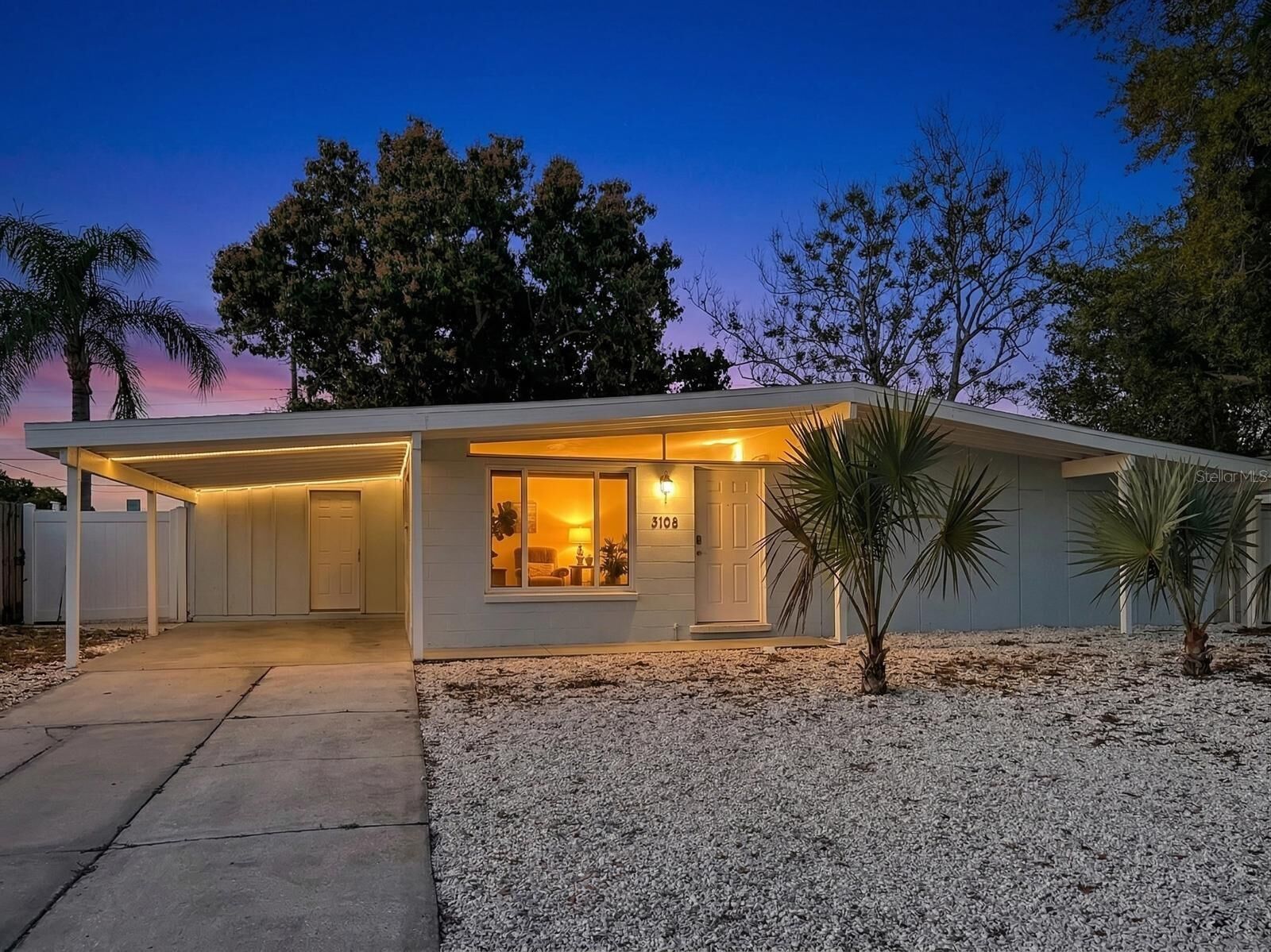 Property Photo: 3108 Smith Avenue FL 34207