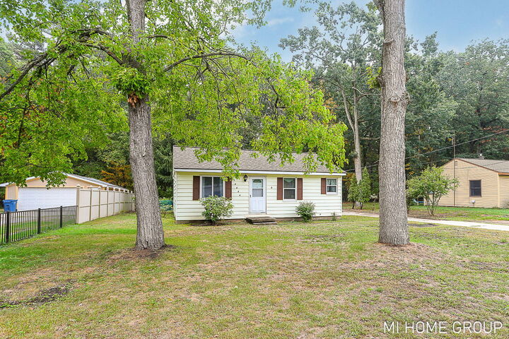 Property Photo:  14664 154th Avenue  MI 49417