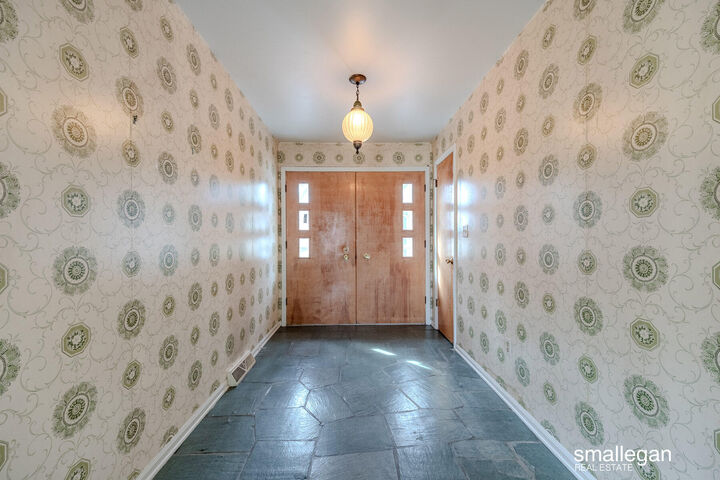 Property Photo: 1237 Dale Court NE MI 49505