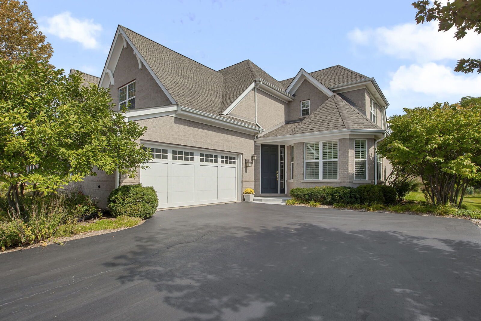 Property Photo:  2162 Washington Drive 2162  IL 60062 
