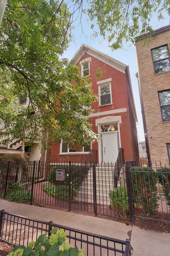 2035 W Saint Paul Avenue  Chicago IL 60647 photo