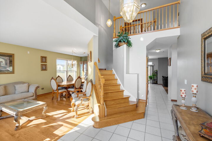 Property Photo: 676 Quincy Court IL 60188