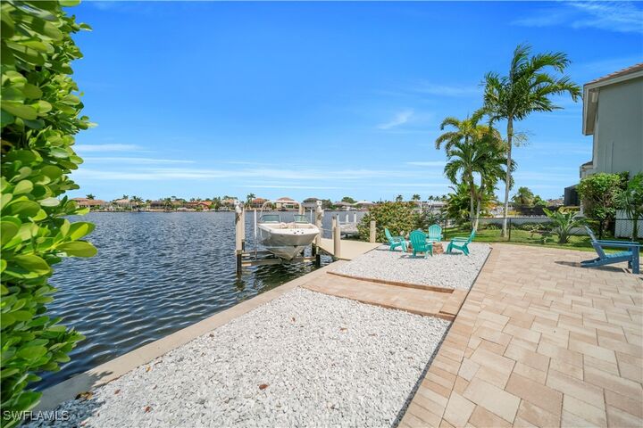 Property Photo:  