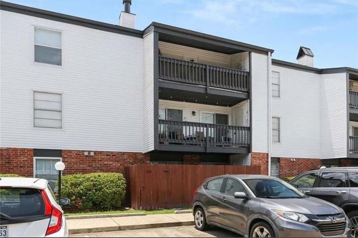 Property Photo: 832 S Clearview Parkway 313 LA 70123