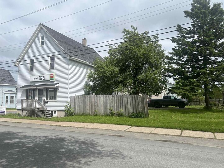 376 Washington Street  New Glasgow NS B2H 3M4 photo