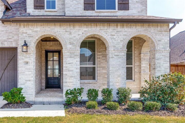 Property Photo: 1109 Briar Oak Lane TX 76063