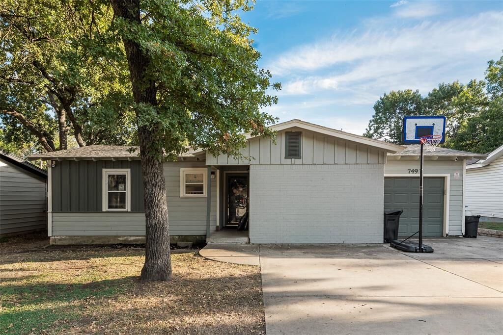 Property Photo:  749 W Redbud Drive  TX 76053