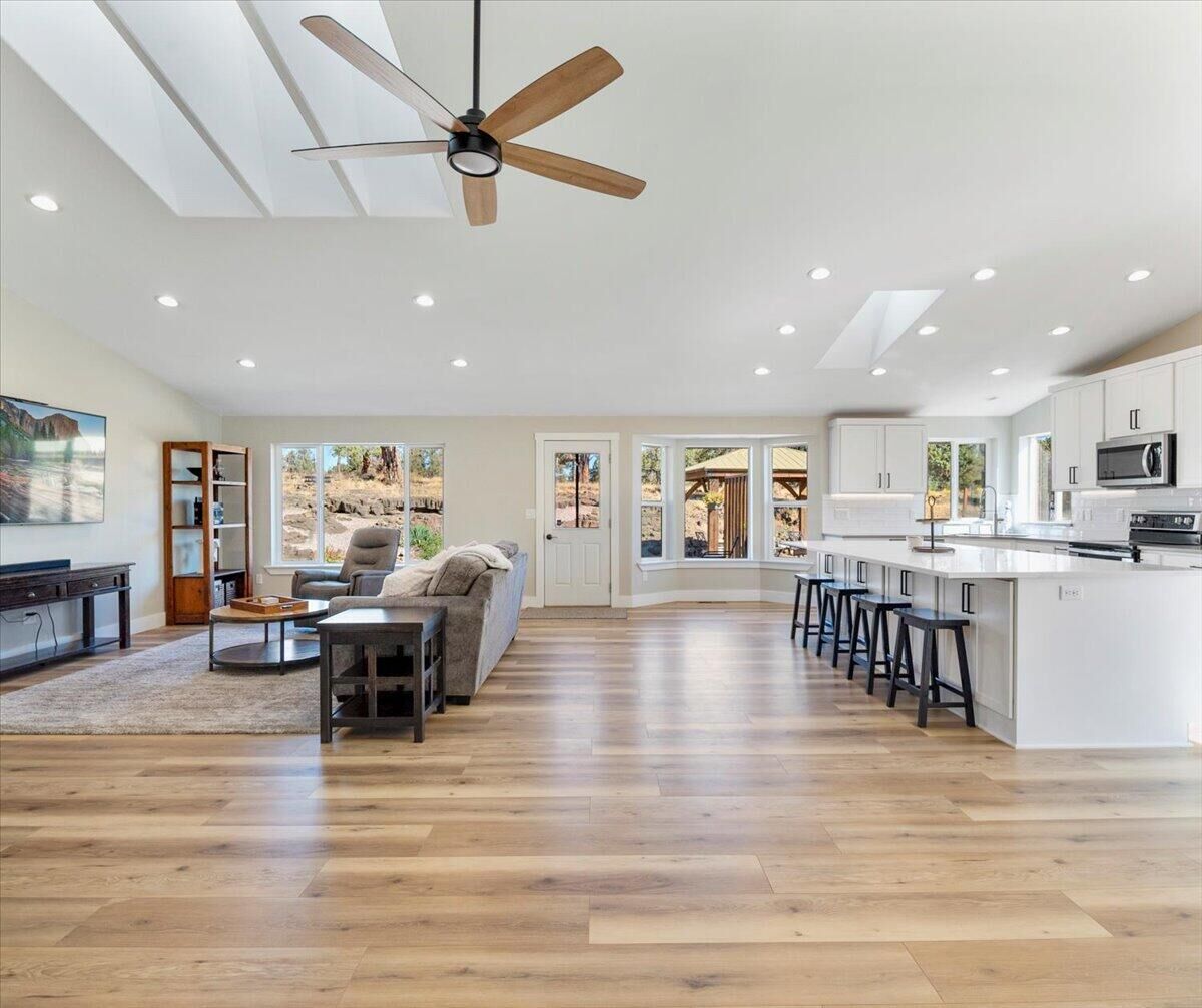 Property Photo:  5391 NW Frank Way  OR 97756 