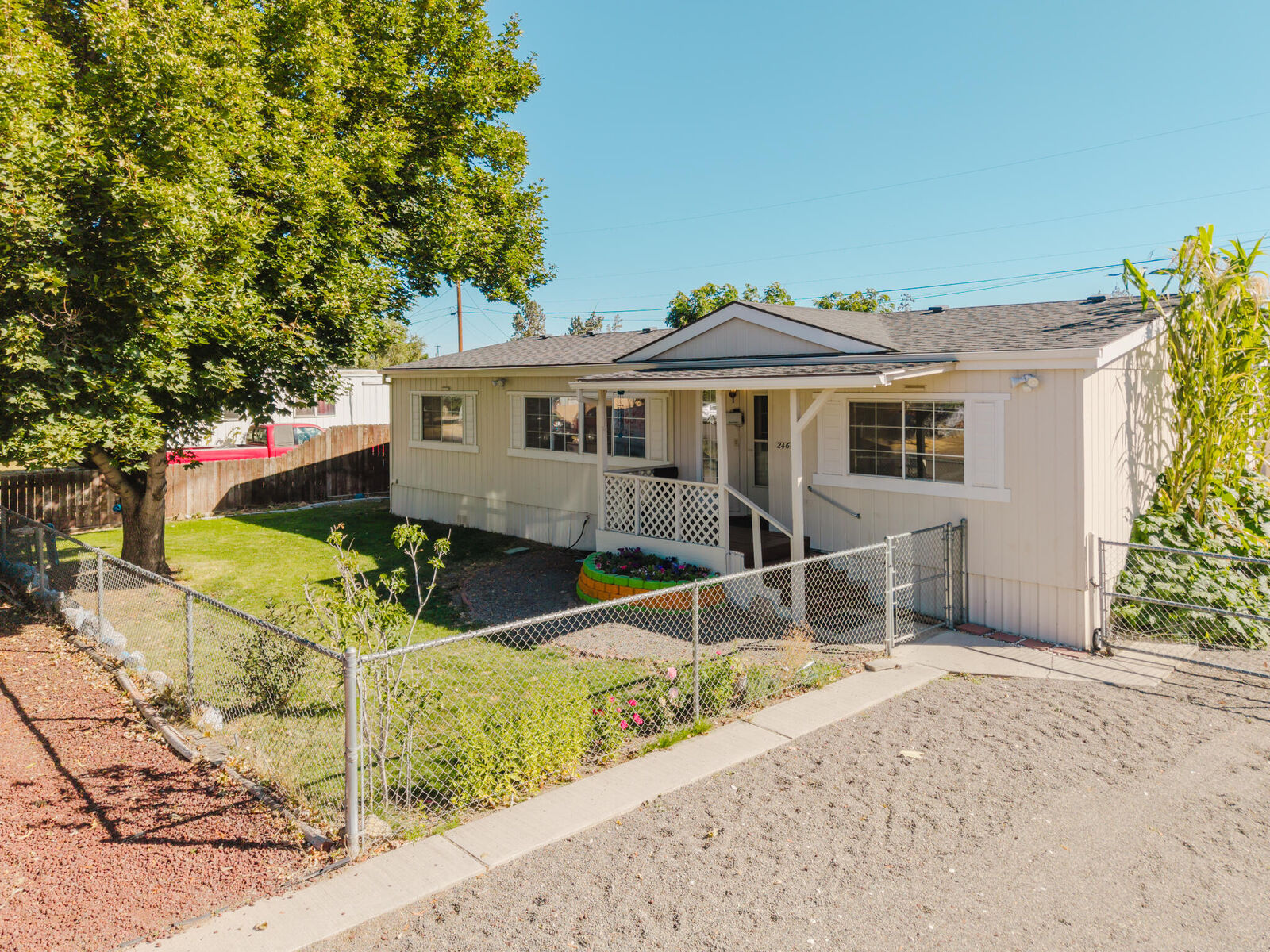 Property Photo:  246 SE 6th Street  OR 97756 