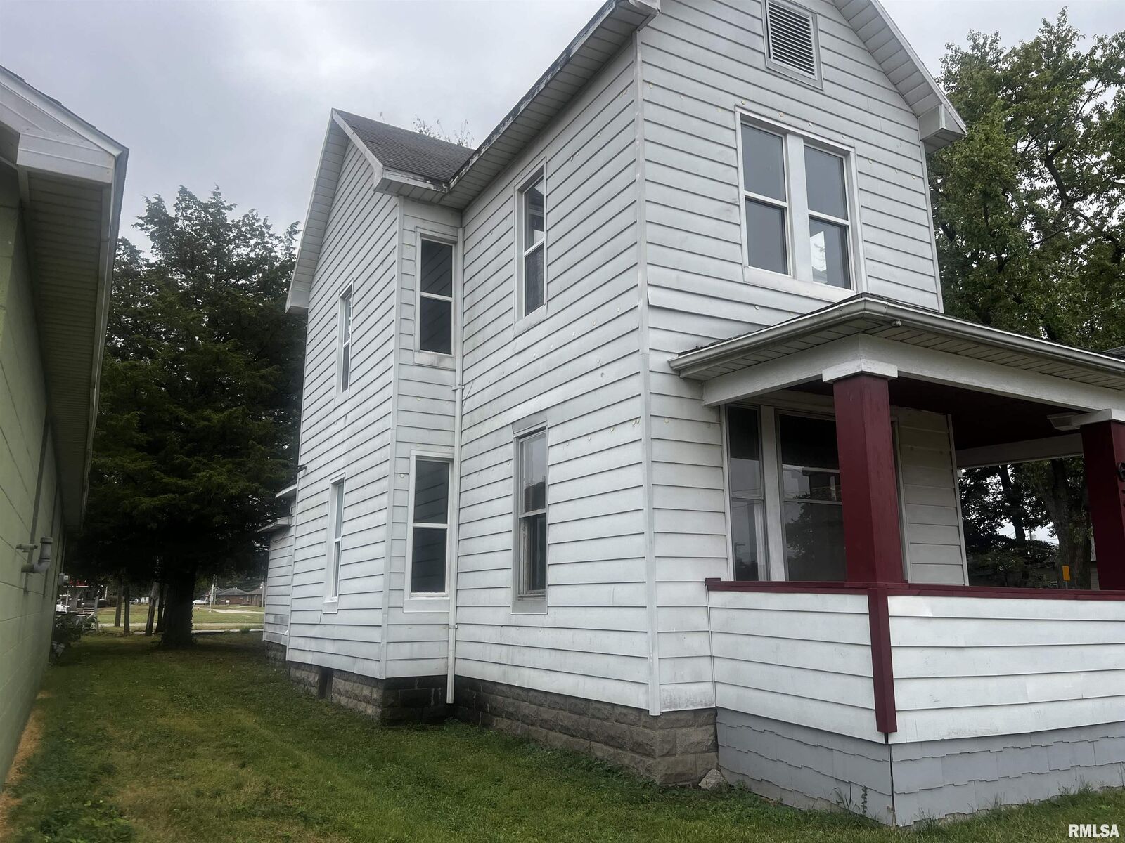 Property Photo:  635 S Locust Street  IL 62801 