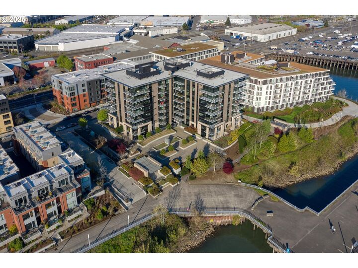 Property Photo: 1830 NW Riverscape St 405 OR 97209