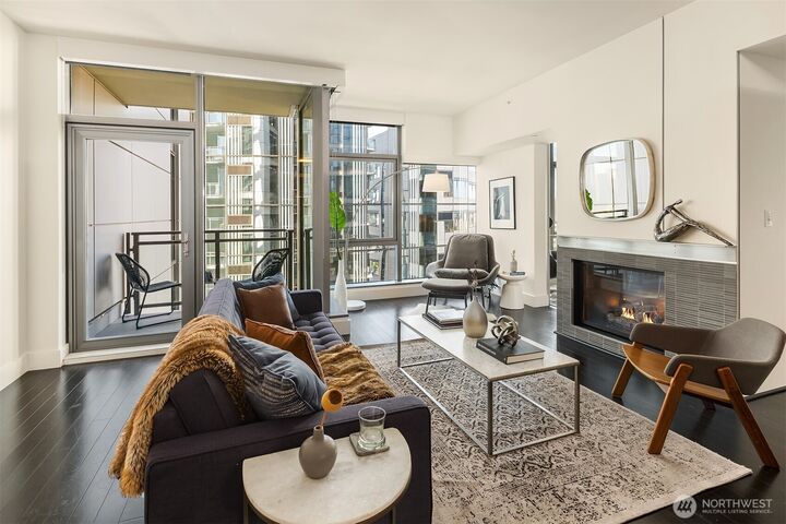 Property Photo:  820  Blanchard Street 1209  WA 98121 