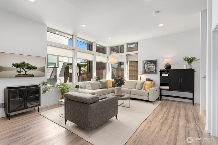 Property Photo:  1823  26th Avenue B  WA 98122 