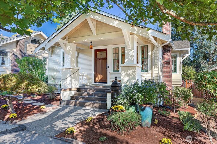 3906  Burke Avenue N  Seattle WA 98103 photo