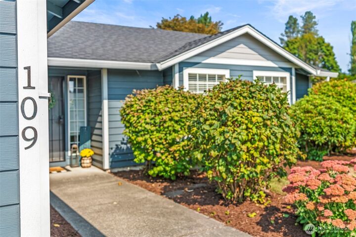 Property Photo:  109  Indigo Court  WA 98626 